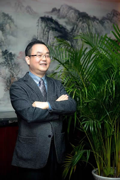 快过刀，准超尺，亮胜光，激光正成为21世纪最为瞩目的高新技术之一