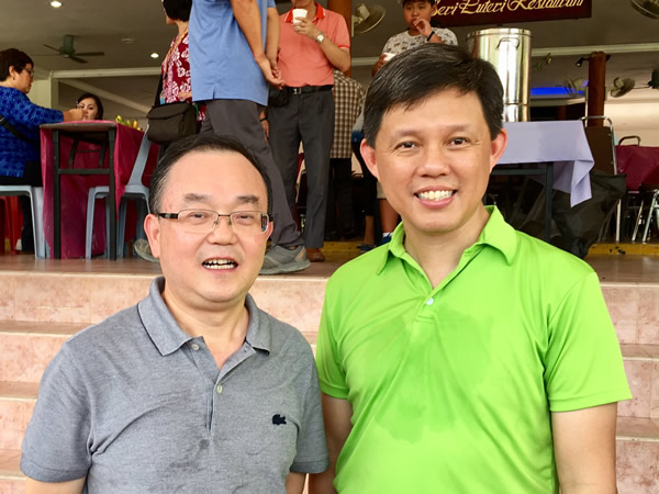 与新加坡总理公署部长陈振声合影